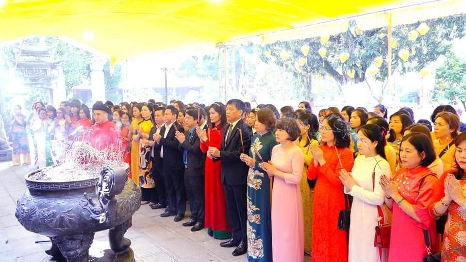 Gần 200 nữ cán bộ Công đoàn quận Long Biên tham gia hoạt động về nguồn ý nghĩa
