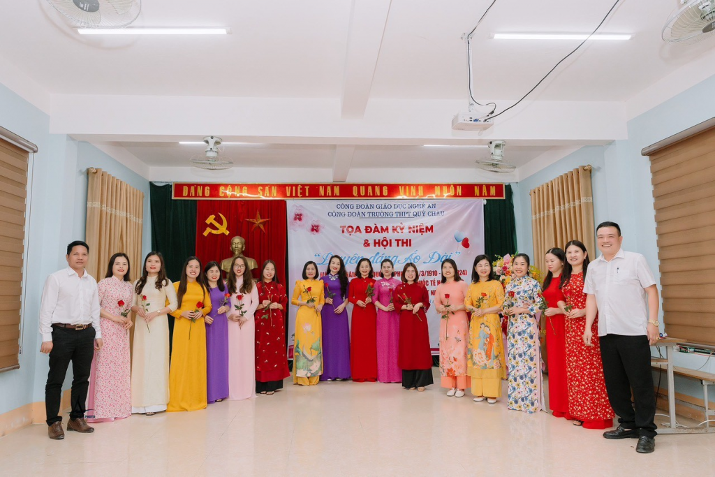 Đoàn viên Công đoàn ngành Giáo dục Nghệ An: Rực rỡ sắc màu áo dài