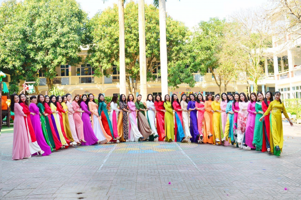 Đoàn viên Công đoàn ngành Giáo dục Nghệ An: Rực rỡ sắc màu áo dài