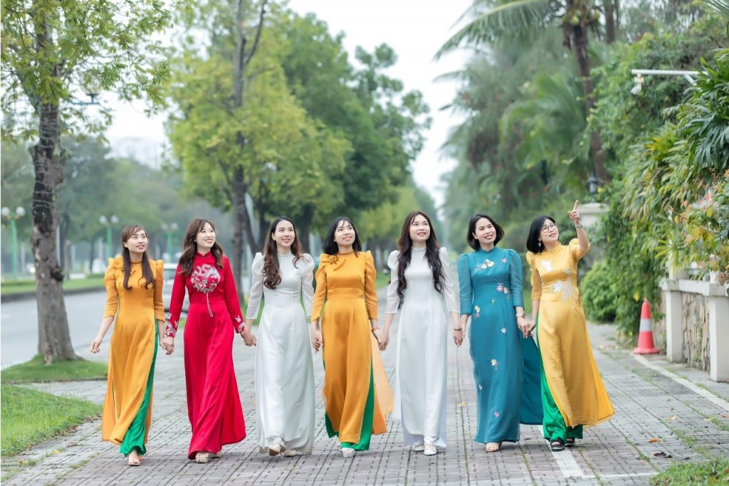 Ấn tượng Cuộc thi “Duyên dáng áo dài Việt Nam qua ảnh” trong nữ đoàn viên Công đoàn quận Long Biên