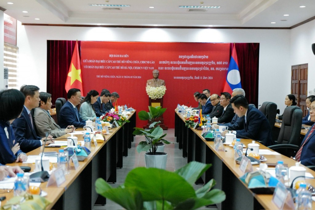 Đoàn đại biểu Thủ đô Hà Nội hội đàm với Đoàn đại biểu Thủ đô Viêng Chăn