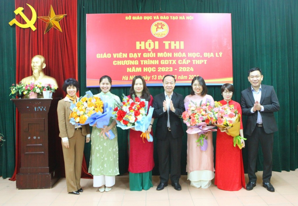 Khai mạc Hội thi giáo viên dạy giỏi môn Hóa học, Địa lí cấp THPT thành phố Hà Nội
