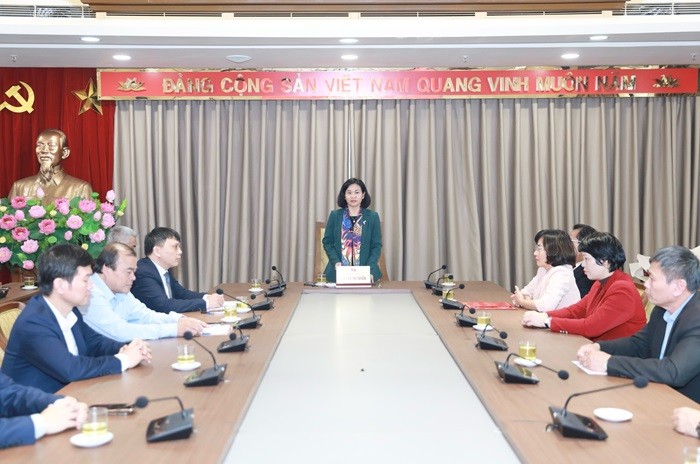 Trao quyết định của Ban Thường vụ Thành ủy Hà Nội về công tác cán bộ