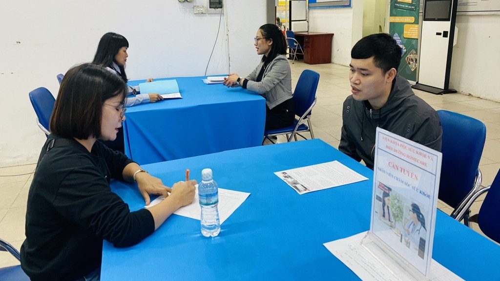 Gần 42.000 cơ hội việc làm tại Phiên giao dịch việc làm trực tuyến kết nối 10 tỉnh, thành phố