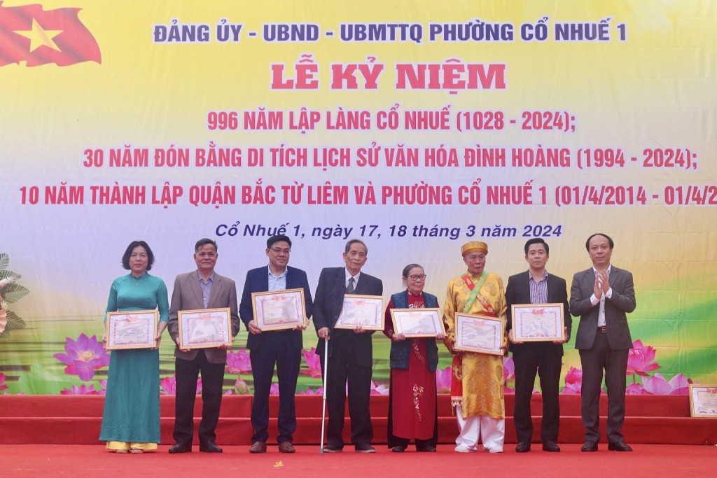 Kỷ niệm 996 năm lập làng Cổ Nhuế, 30 năm đón Bằng Di tích lịch sử văn hóa Đình Hoàng