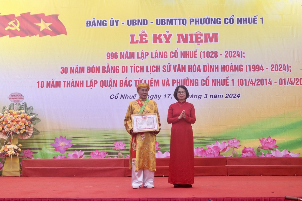 Kỷ niệm 996 năm lập làng Cổ Nhuế, 30 năm đón Bằng Di tích lịch sử văn hóa Đình Hoàng