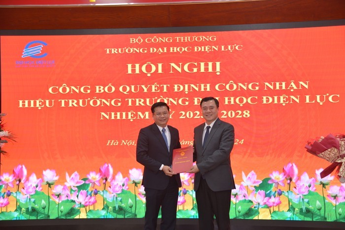 Công bố Quyết định công nhận Hiệu trưởng Trường Đại học Điện lực