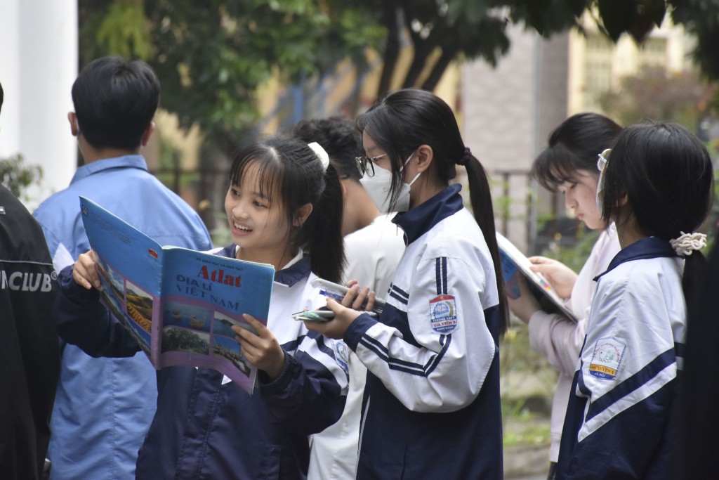 Hàng nghìn thí sinh tham dự kỳ thi đánh giá năng lực đợt 1 của Đại học Quốc gia Hà Nội