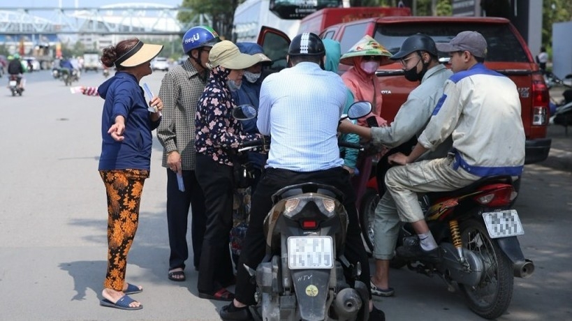 Việt Nam- Indonesia: Trước giờ bóng lăn, "cò vé" mỏi mắt tìm khách