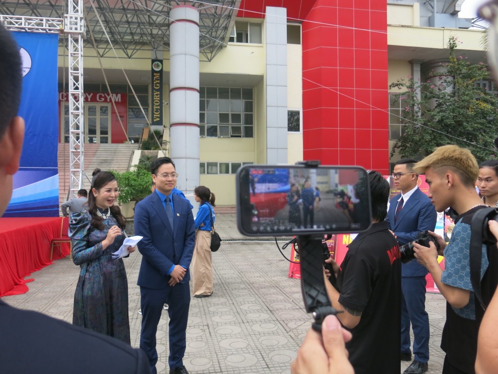 Hàng loạt KOL, Tiktoker livestream bán hàng góp sức đưa hàng Việt Nam lan tỏa