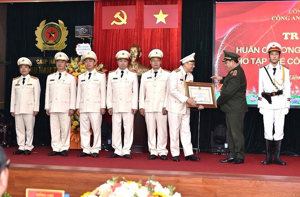 Công an quận Nam Từ Liêm đón nhận Huân chương Chiến công hạng Nhất