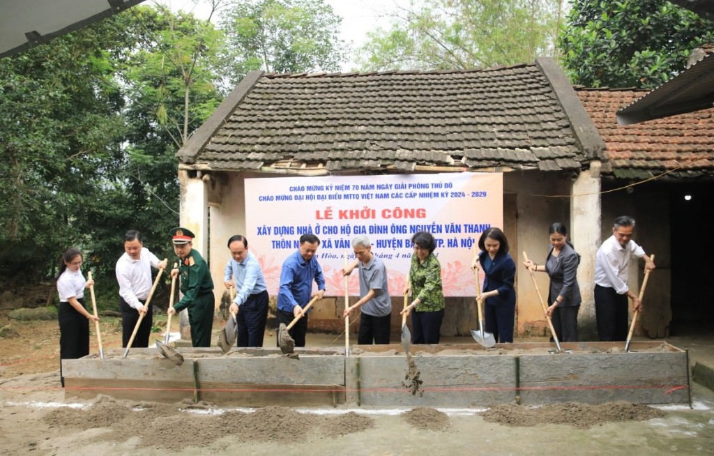Bí thư Thành ủy Hà Nội Đinh Tiến Dũng dự lễ khởi công xây nhà ở cho hộ nghèo