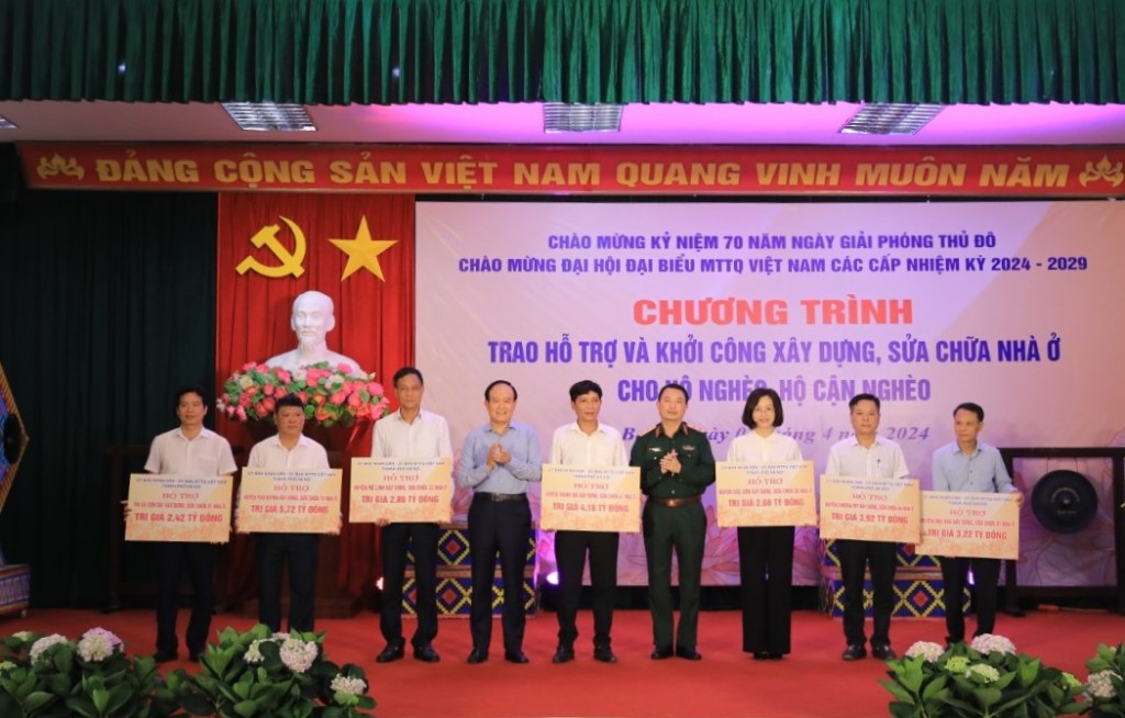 Bí thư Thành ủy Hà Nội Đinh Tiến Dũng dự lễ khởi công xây dựng nhà ở cho hộ nghèo