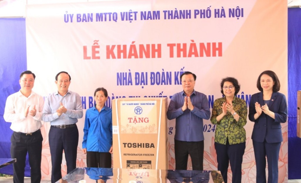Bí thư Thành ủy Hà Nội Đinh Tiến Dũng dự lễ khởi công xây dựng nhà ở cho hộ nghèo
