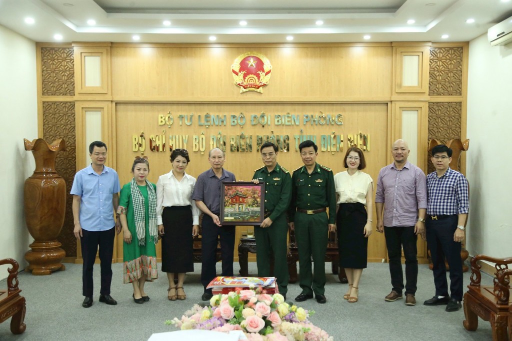 Hội Nhà báo TP Hà Nội thăm, làm việc với Bộ Chỉ huy Bộ đội Biên phòng tỉnh Điện Biên