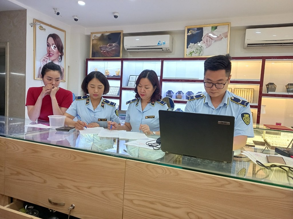 Quảng Ninh: Một doanh nghiệp kinh doanh vàng, đá quý có dấu hiệu kinh doanh giả nhãn hiệu