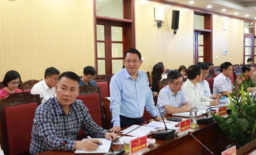 Chủ tịch UBND huyện Mê Linh Hoàng Anh Tuấn báo cáo 