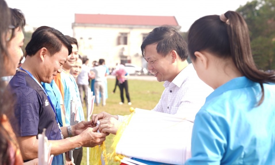 Sôi nổi Giải bóng đá CNVCLĐ huyện Nghi Lộc lần thứ II