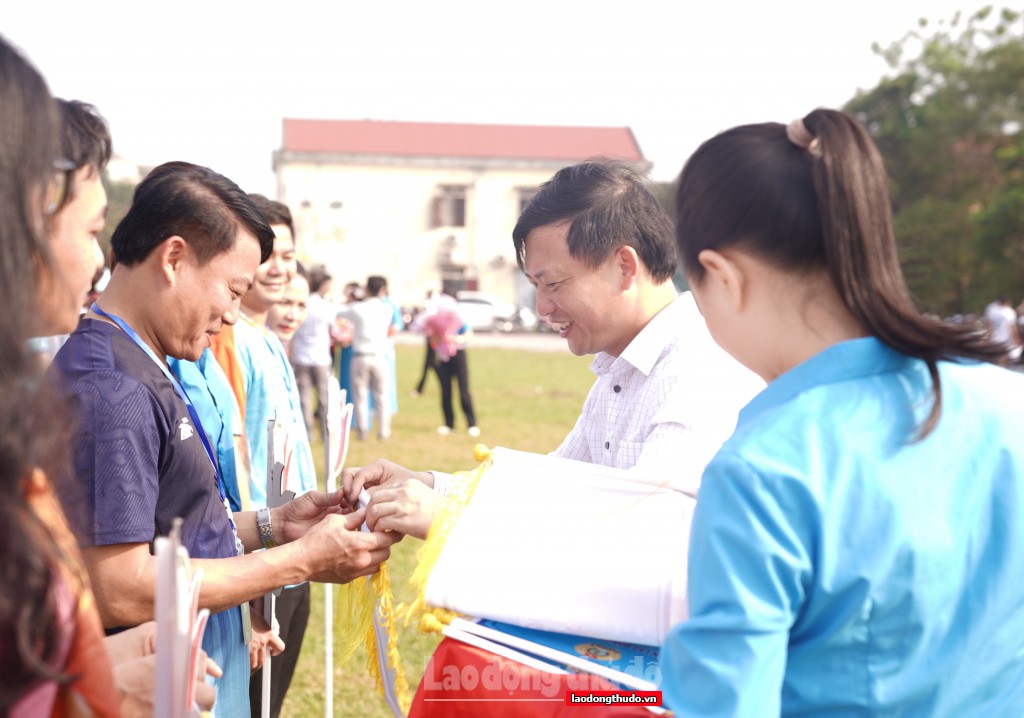 Sôi nổi Giải bóng đá CNVCLĐ huyện Nghi Lộc lần thứ II