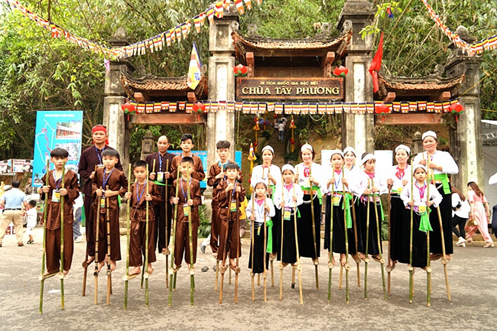 Đặc sắc Lễ hội chùa Tây Phương
