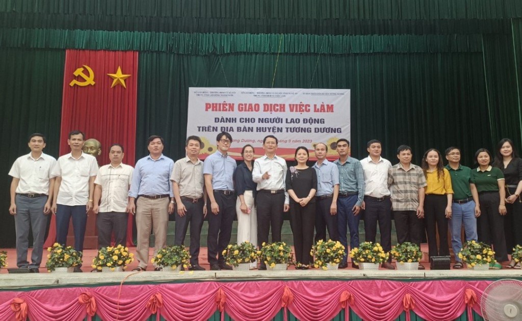 Sở LĐ-TB&XH tỉnh Nghệ An tổ chức Phiên giao dịch việc làm dành cho người lao động trên địa bàn huyện Tương Dương