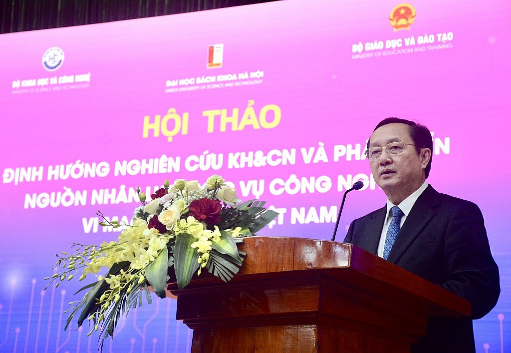 Phát triển nguồn nhân lực phục vụ công nghiệp vi mạch bán dẫn Việt Nam