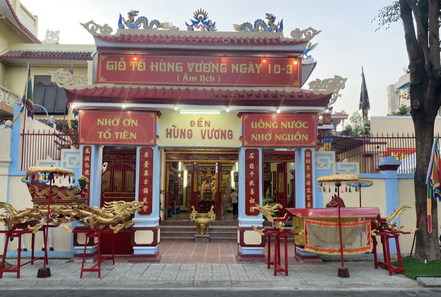 Theo nhà nghiên cứu văn hoá dân gian Ngô Văn Ban, Đền thờ Hùng Vương (TP. Nha Trang)  được xây dựng từ năm 1971 đến năm 1973. Đây là đền thờ Quốc Tổ duy nhất ở miền Trung. Nơi đây là địa điểm thuận tiện cho người dân trong tỉnh và các tỉnh lân cận đến dân