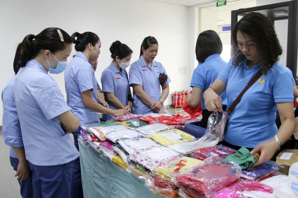 600 công nhân Khu Công nghiệp và chế xuất Hà Nội được khám sức khỏe miễn phí