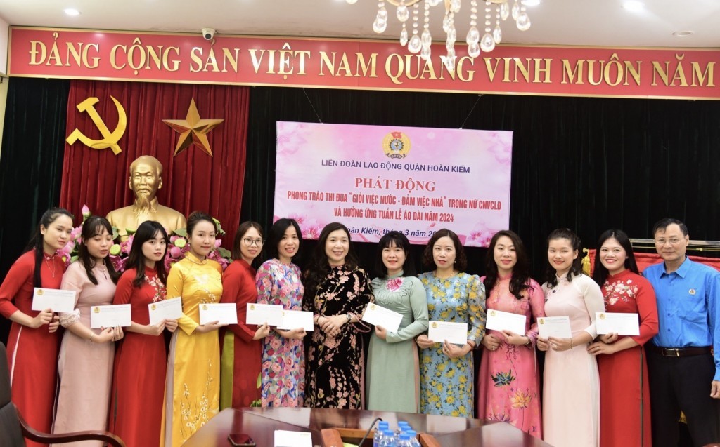 LĐLĐ quận Hoàn Kiếm nhiều hoạt động chăm lo lao động nữ