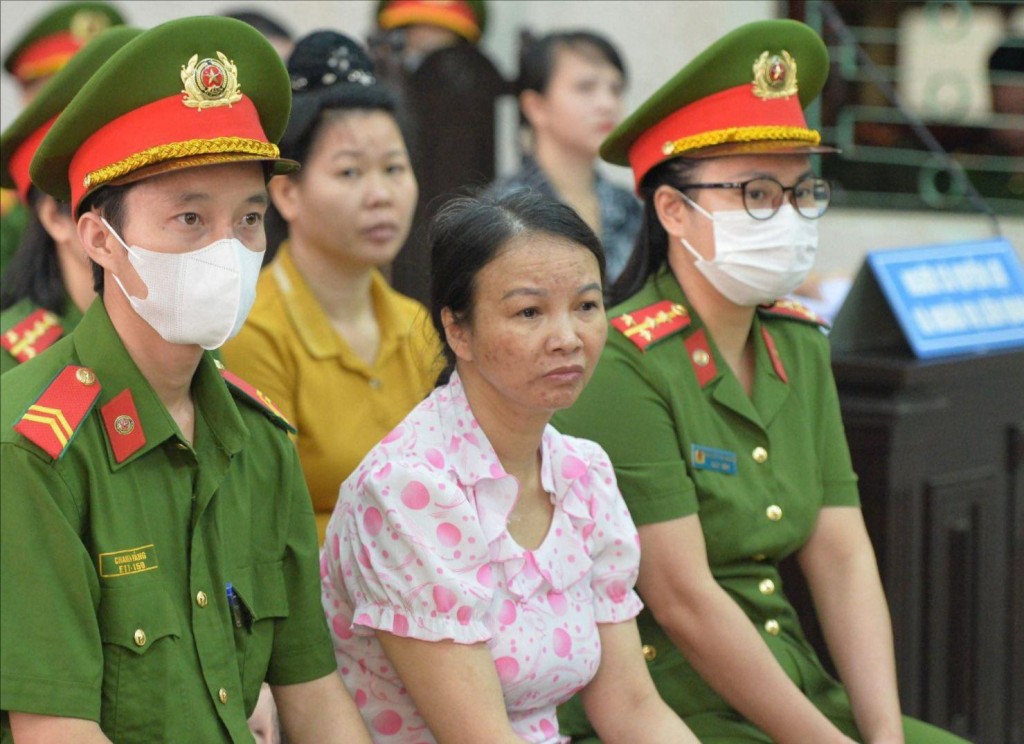 Y án sơ thẩm với mẹ nữ sinh giao gà ở Điện Biên