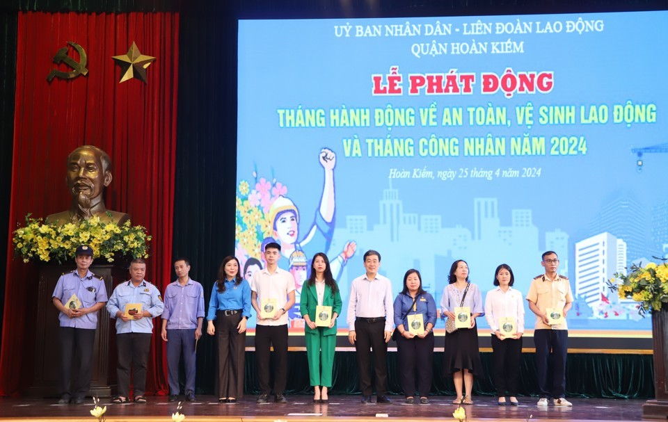 Quận Hoàn Kiếm phát động Tháng hành động về ATVSLĐ và Tháng Công nhân năm 2024