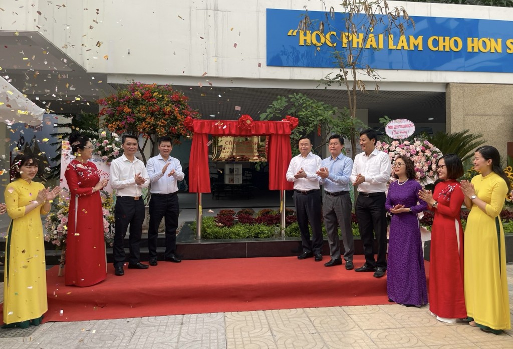 Quận Đống Đa gắn biển công trình xây dựng Trường THCS Nguyễn Trường Tộ