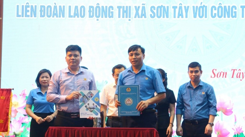 LĐLĐ thị xã Sơn Tây: Đẩy mạnh các hoạt động hướng về cơ sở, vì lợi ích đoàn viên