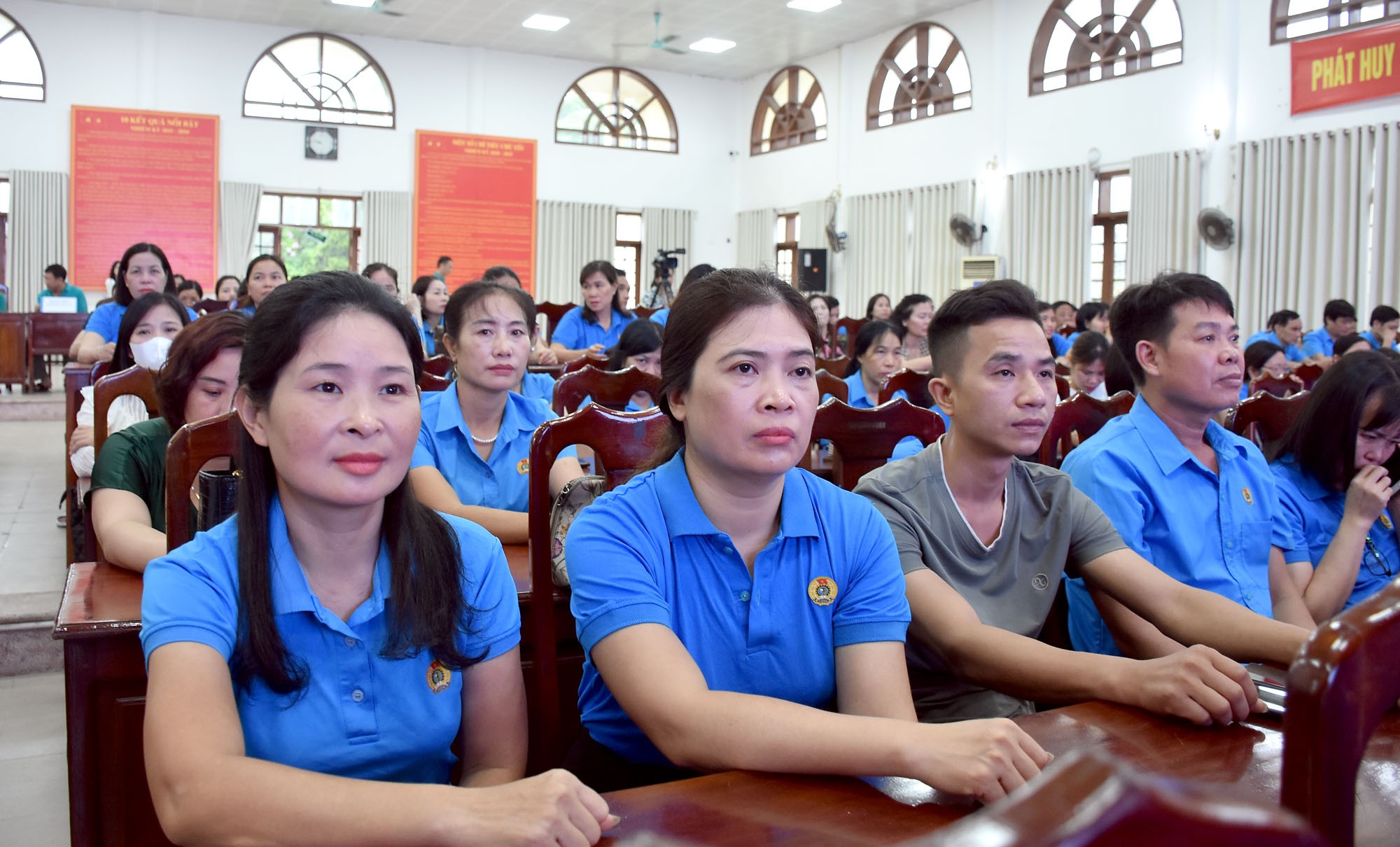 TRỰC TUYẾN HÌNH ẢNH: Sức khỏe và an toàn lao động tại nơi làm việc