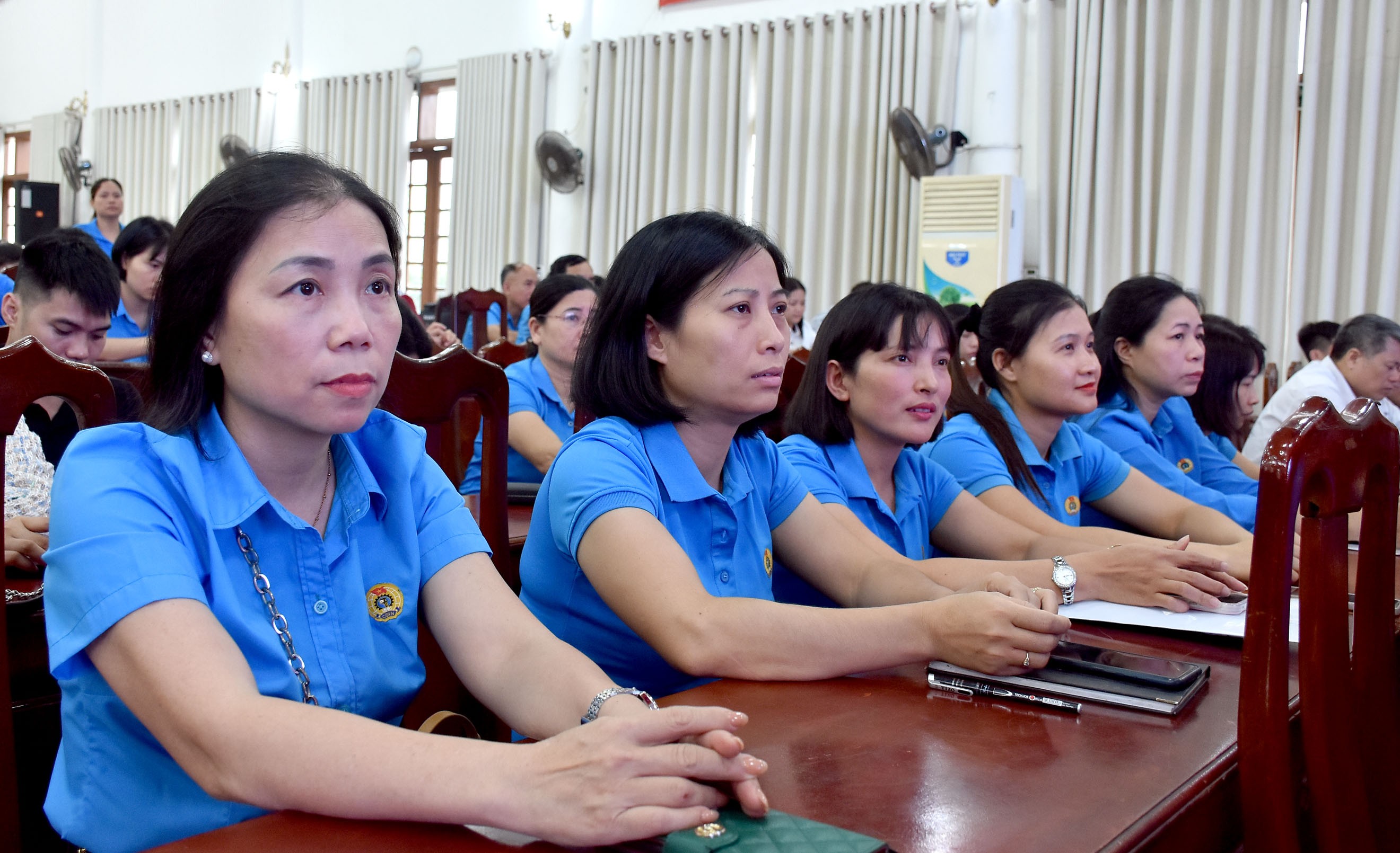 TRỰC TUYẾN HÌNH ẢNH: Sức khỏe và an toàn lao động tại nơi làm việc