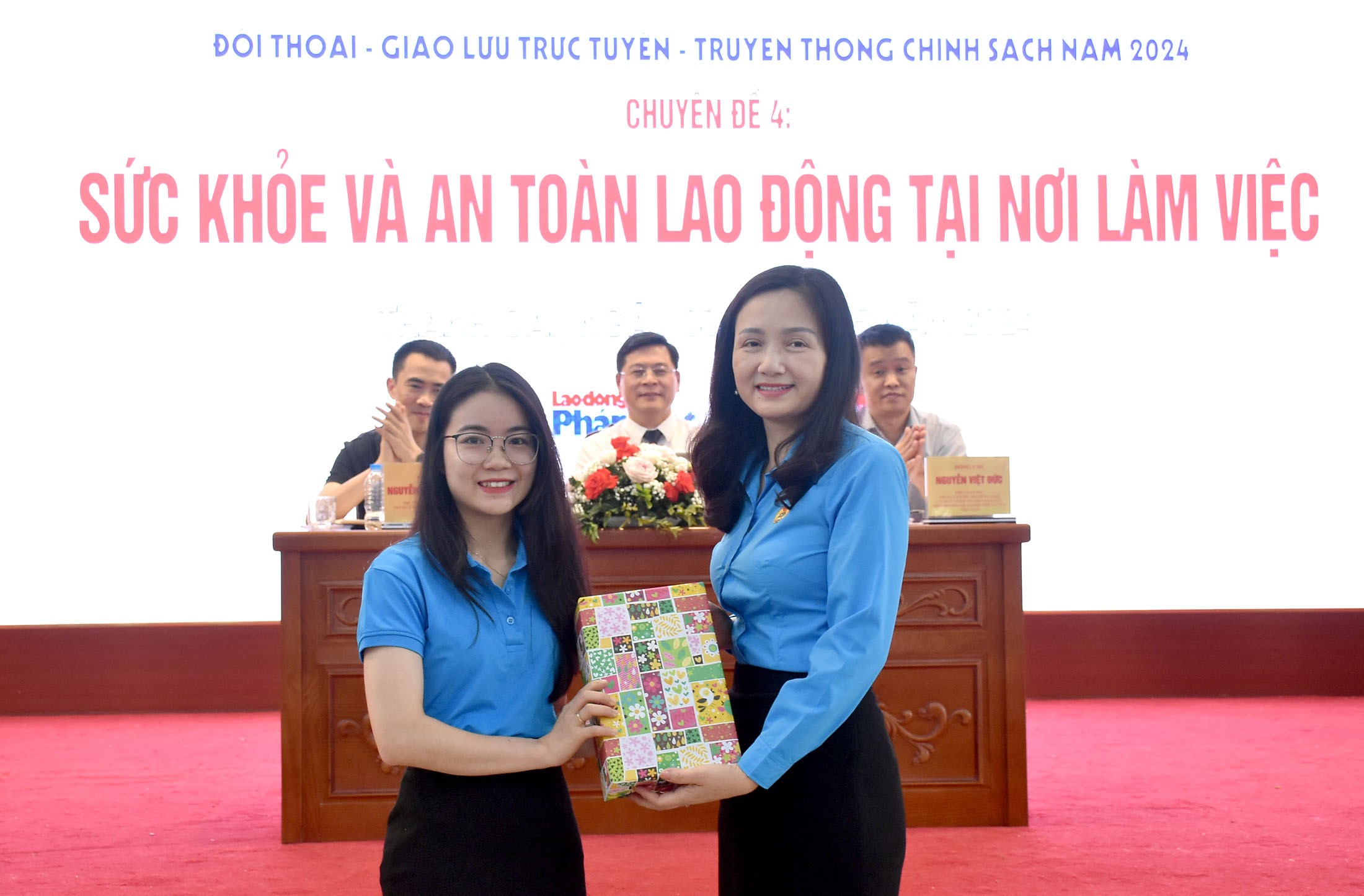 TRỰC TUYẾN HÌNH ẢNH: Sức khỏe và an toàn lao động tại nơi làm việc