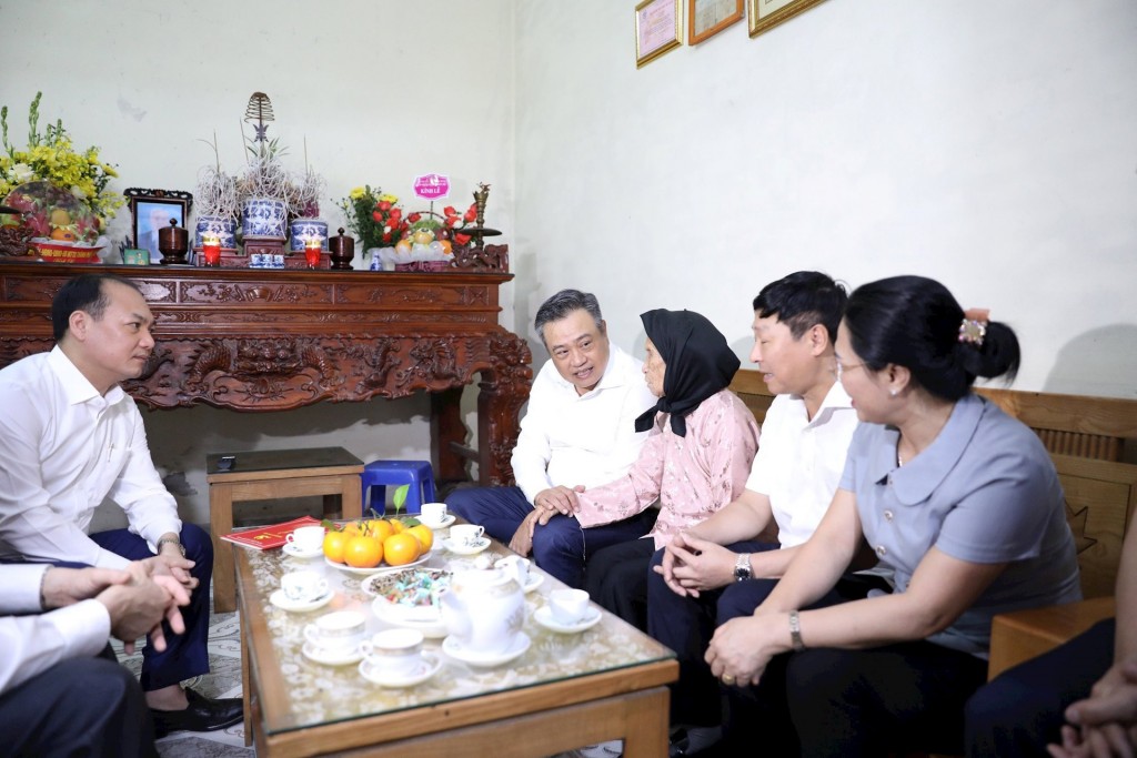 Chủ tịch UBND thành phố Hà Nội Trần Sỹ Thanh thăm hỏi, tri ân chiến sĩ Điện Biên