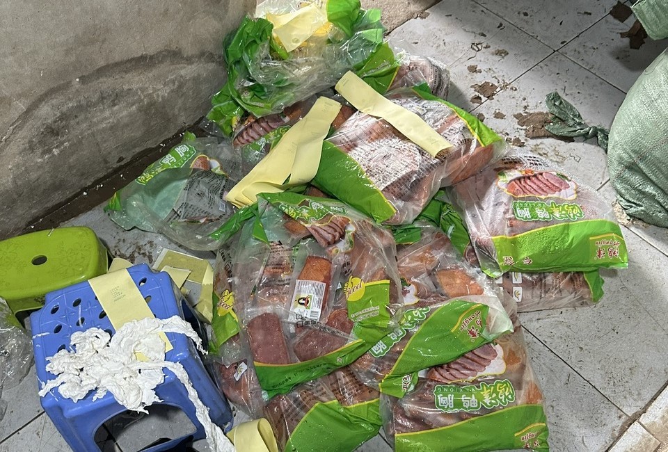 Phát hiện hơn 1,5 tấn thực phẩm không rõ nguồn gốc tại huyện Thanh Oai