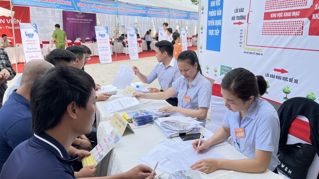 Tạo cơ hội cho người lao động huyện Ứng Hòa sớm gia nhập thị trường lao động