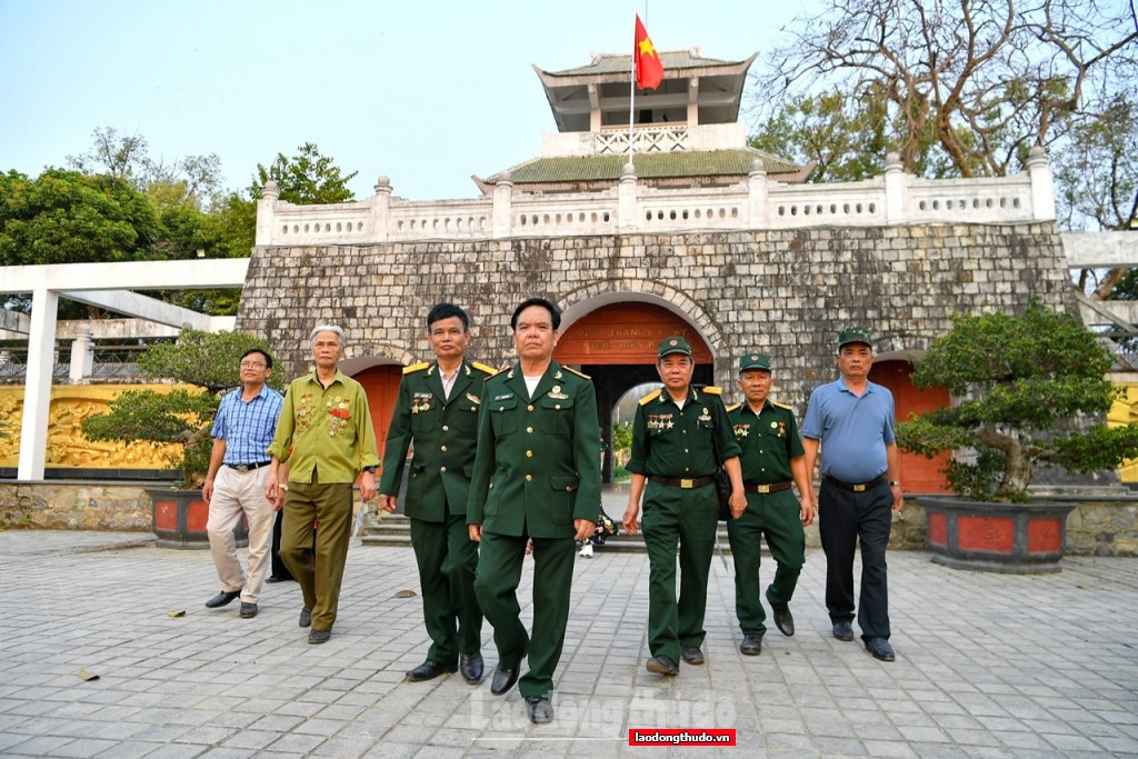 Người dân và du khách nô nức về Điện Biên mừng kỷ niệm 70 năm Chiến thắng Điện Biên Phủ