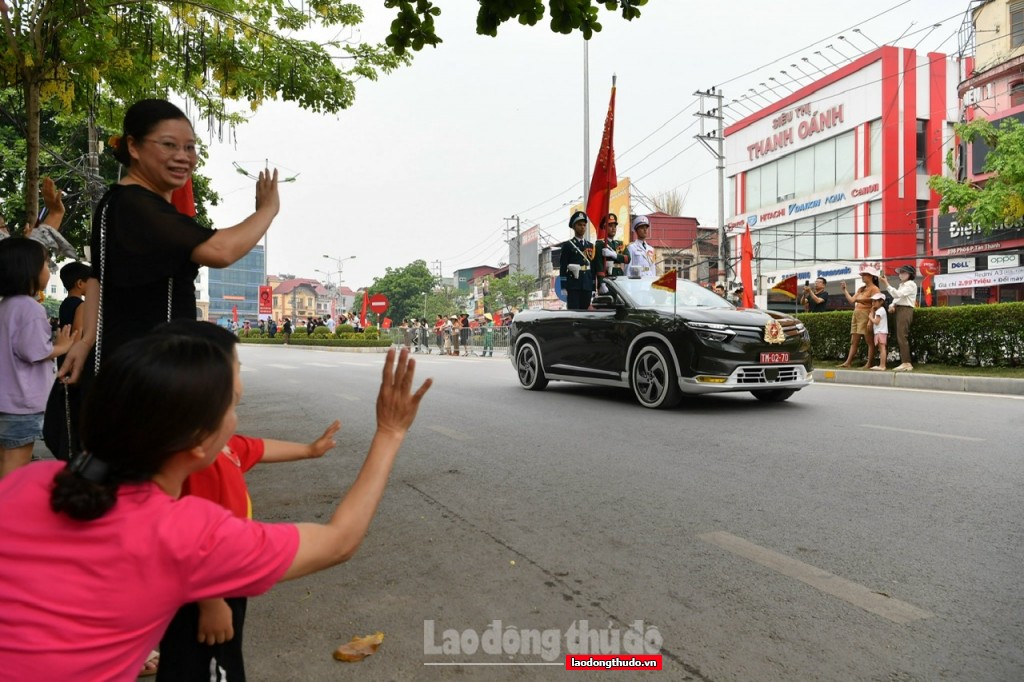 Người dân và du khách nô nức về Điện Biên mừng kỷ niệm 70 năm Chiến thắng Điện Biên Phủ