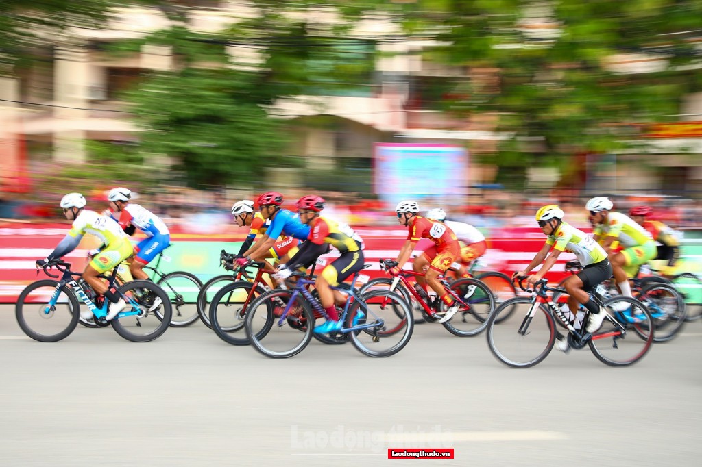 Hình ảnh ấn tượng tại chặng 5 Cuộc đua xe đạp “Về Điện Biên Phủ - 2024”