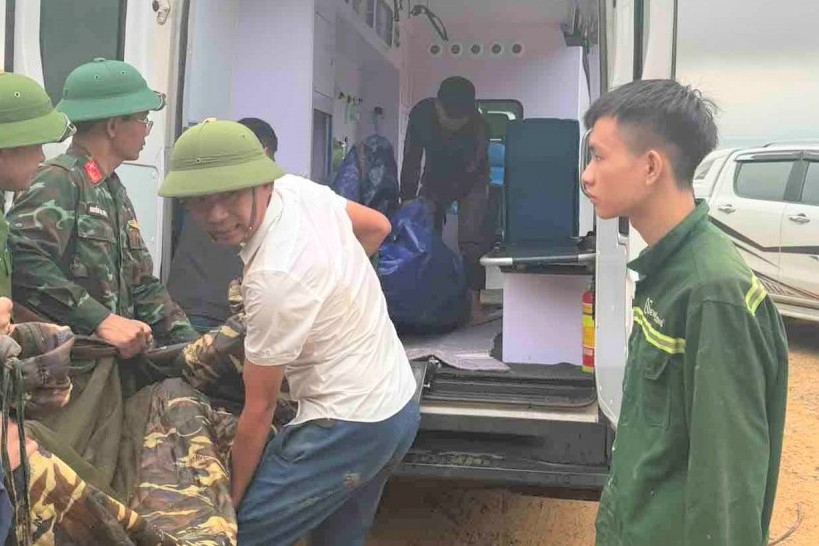 Hà Tĩnh: Mưa lớn gây sạt lở đất làm 3 công nhân tử vong