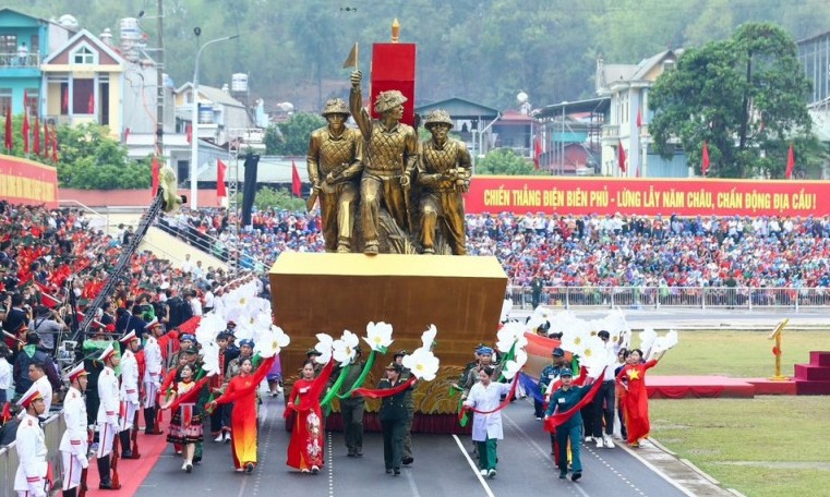 Những hình ảnh hùng tráng tại Lễ kỷ niệm 70 năm Chiến thắng Điện Biên Phủ