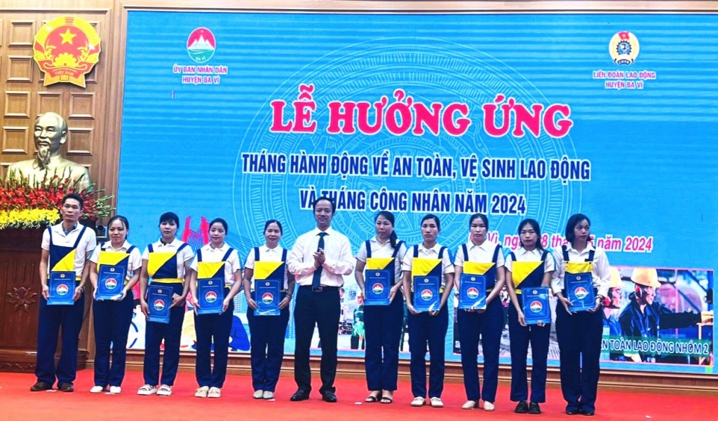 Ba Vì hưởng ứng Tháng hành động về An toàn, vệ sinh lao động và Tháng Công nhân