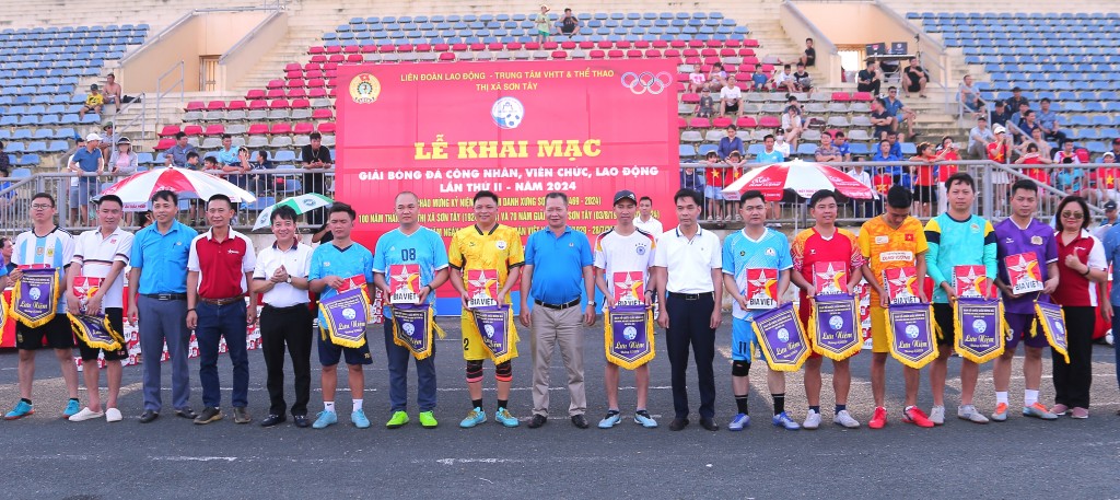 Khai mạc Giải bóng đá CNVCLĐ thị xã Sơn Tây lần thứ II năm 2024