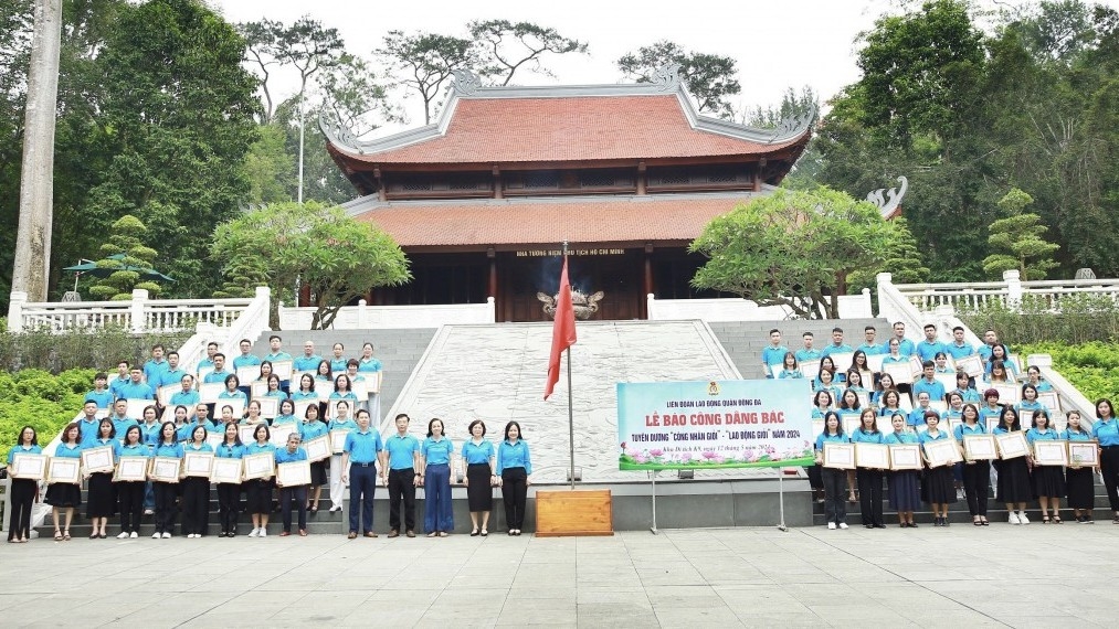 LĐLĐ quận Đống Đa báo công dâng Bác và tuyên dương công nhân giỏi, lao động giỏi năm 2024