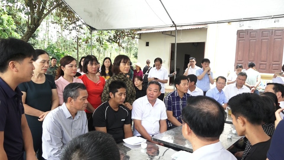 Lãnh đạo thành phố Hà Nội thăm hỏi gia đình nạn nhân tử vong ở Ba Vì