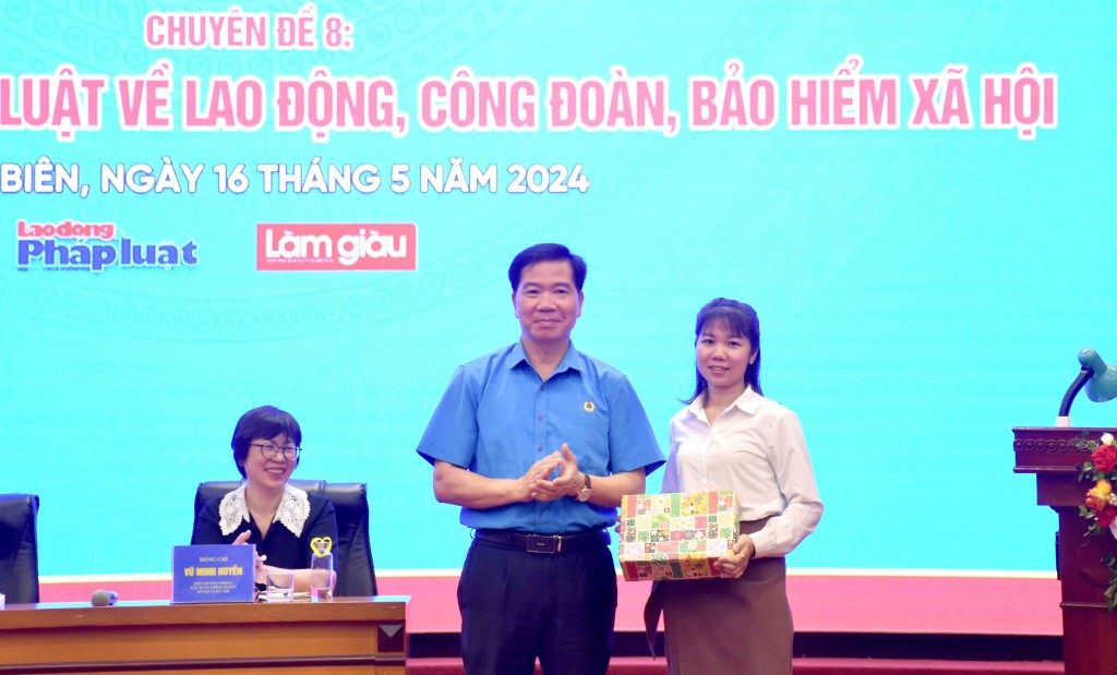 Quận Long Biên: Nâng cao kiến thức pháp luật về lao động, Công đoàn, bảo hiểm xã hội cho người lao động