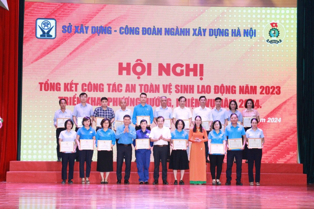 Công đoàn ngành Xây dựng Hà Nội khen thưởng công tác ATVSLĐ năm 2023